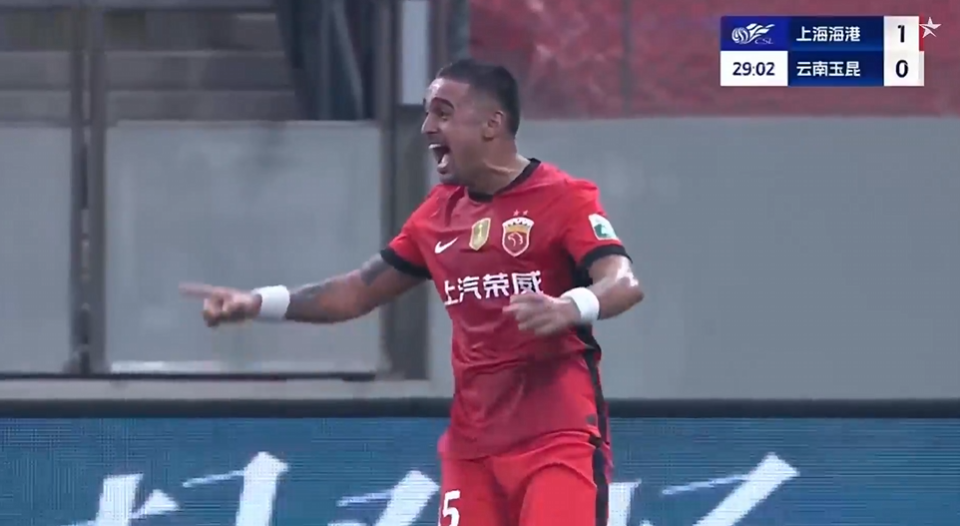 仅落后打入, 射手榜榜首, 赛季中超 仅落后打入, 射手榜榜首, 赛季中超